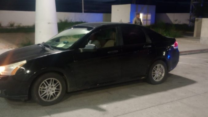Policías Estatales aseguran vehículo con placas sobrepuestas