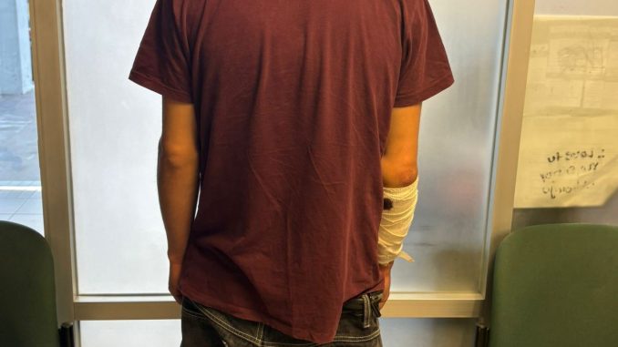 Policía Municipal detiene a menor señalado de daños en la propiedad privada