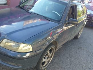 Policías Estatales aseguran vehículo con placas sobre puestas