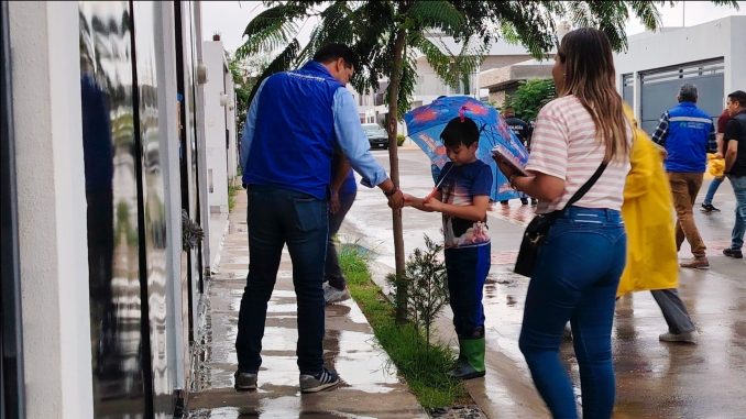 Visitó Leo Montañez a vecinos del fraccionamiento Villas de San José
