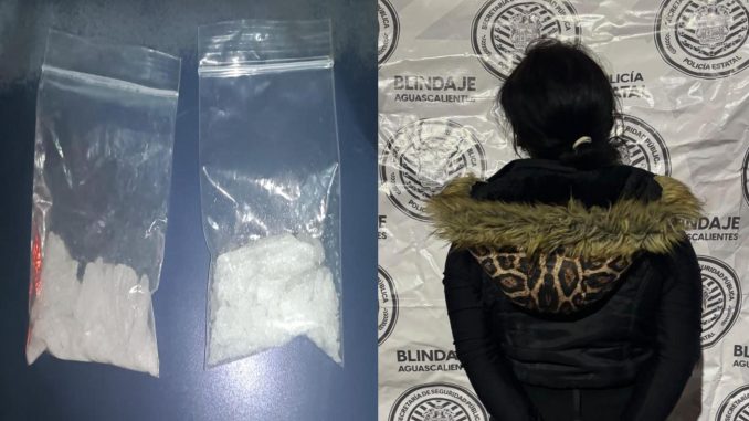 En poder de envoltorios con sustancia granulada y pipas de vidrio fue detenida esta madrugada una Mujer por Policías Estatales