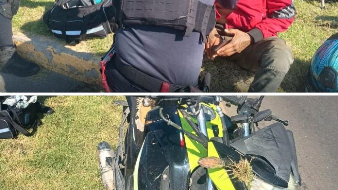 Policía Municipal atiende a joven luego de caer de su motocicleta