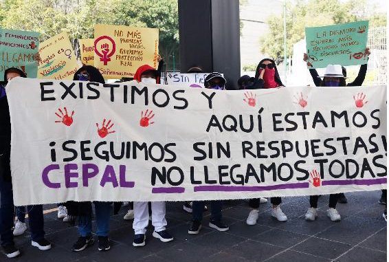 Trabajadoras sexuales protestan afuera de la Conferencia Regional sobre la Mujer