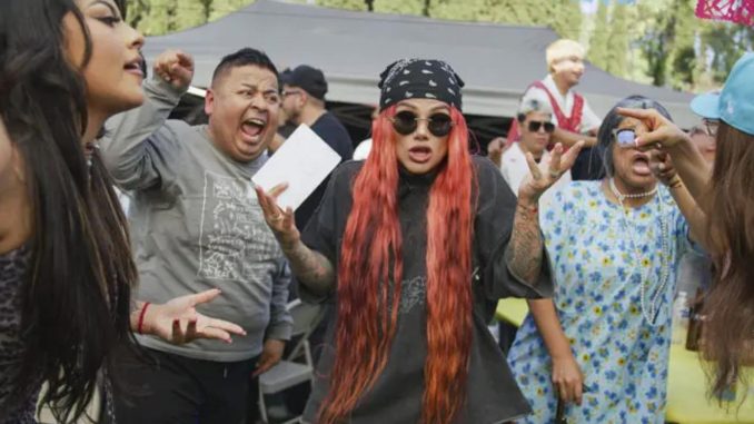'Uno de nosotros votó por Trump': Snow Tha Product mezcla humor y crítica en su tema viral 'Sábado'