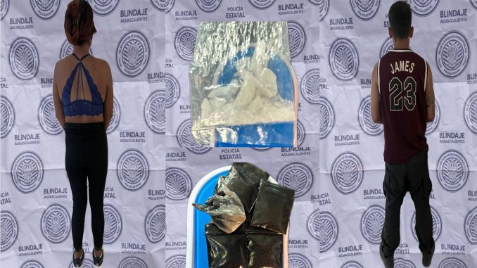 Policías Estatales detuvieron en el fraccionamiento J. Guadalupe Peralta Gamez a una pareja en poder de dos envoltorios que contenían sustancia granulada