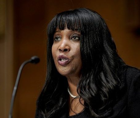 Lisa Cook, gobernador de la Reserva Federal, demanda a Trump por intentar destituirla