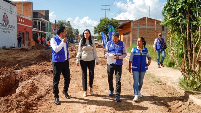 Avanza rehabilitación con concreto hidráulico y renovación de red hidráulica en la colonia La Soledad