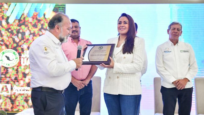 Desde Aguascalientes, Gobernadora Tere Jiménez reconoce la valiosa labor de los Apicultores de todo el país