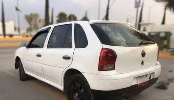 Sujeto que tripulaba vehículo con placas sobrepuestas fue detenido por Policías Estatales de Carreteras en la comunidad de Los Arellano, Aguascalientes