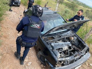 Policía Municipal localiza vehículo con reporte de robo en camino de terracería
