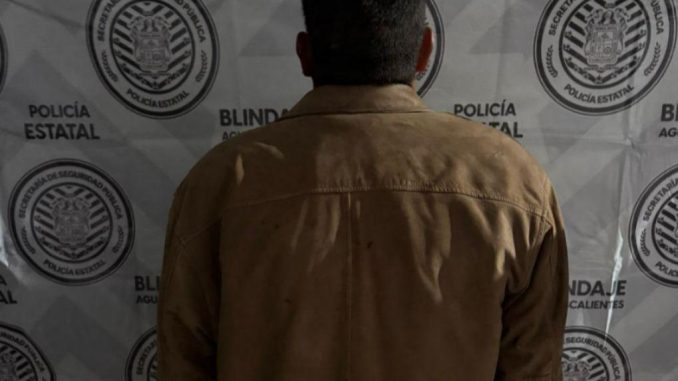 Policías Estatales y Municipales de San José de Gracia detienen a sujeto por daños a una radio patrulla