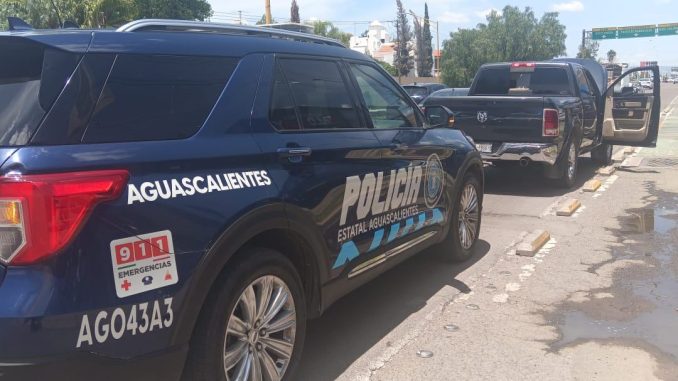 Policías Estatales aseguran camioneta con alteraciones en su número de serie