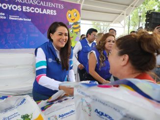 Inicia gobernadora Tere Jiménez con la entrega de útiles, zapatos y mochilas a estudiantes de todo el Estado