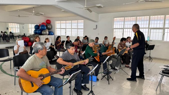 Gobernadora Tere Jiménez impulsa espacios gratuitos de recreación y cuidado para Adultos Mayores
