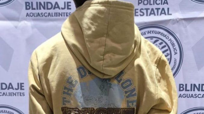 Sujeto que contaba con un Mandamiento vigente por delitos contra la salud fue detenido por Policías Estatales