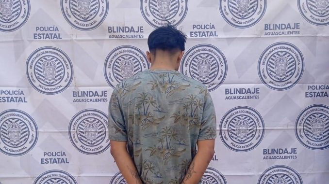 Policías Preventivos del Municipio de Rincón de Romos y Estatales logran la detención de un sujeto que tenía en su poder un arma blanca