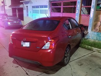 Policía Vial asiste accidente entre un vehículo y un objeto fijo en el fraccionamiento Municipio Libre