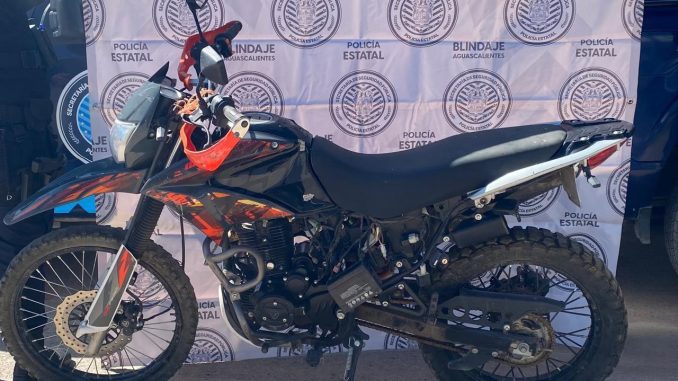 Policías Estatales recuperan motocicleta que contaba con reporte de robo, fue localizada en el norte del Estado