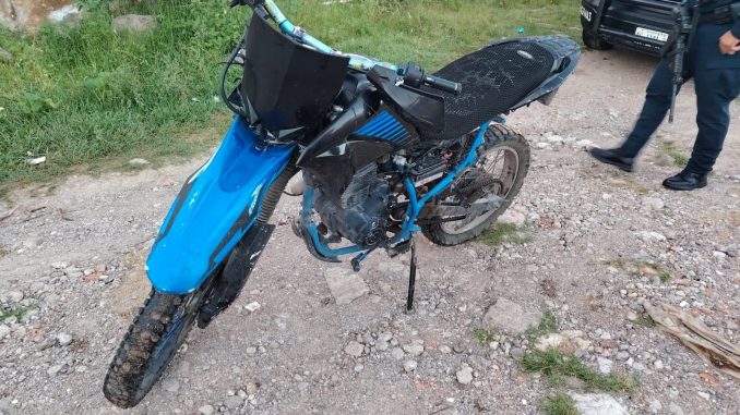 Policías Estatales en coordinación con preventivos de San José de Gracia recuperan moto robada minutos antes