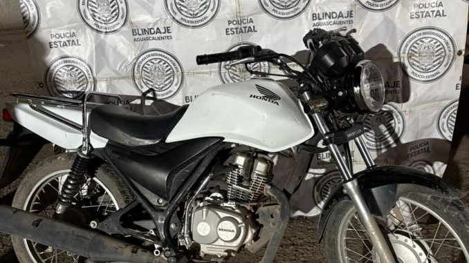 Policías Estatales y preventivos del Municipio de Jesús María recuperan vehículo tipo motocicleta en la comunidad de Bronswille