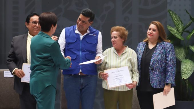 Reconoce Leo Montañez a ciudadanos que participaron en la Campaña de Donación "Un Libro por Aguascalientes"
