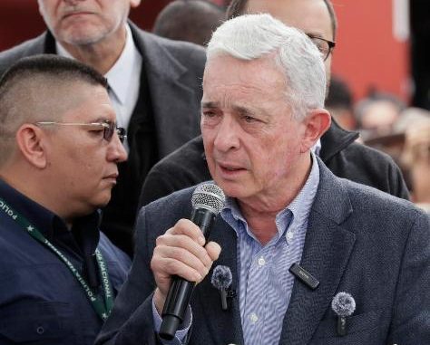 Expresidente Uribe, condenado por sobornos, buscará volver al Congreso colombiano en 2026