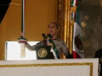 Sheinbaum enarbola en Grito a heroínas de Independencia