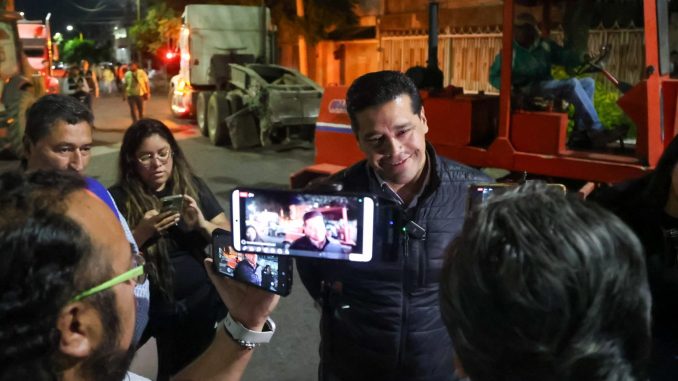 Arranca Leo Montañez rehabilitación de carpeta asfáltica de calle Vázquez del Mercado