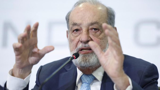 Carlos Slim firma contrato con Pemex por mil 991 millones de dólares para perforación