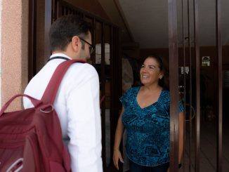 En Aguascalientes Adultos Mayores, Mujeres con embarazo de alto riesgo y personas con discapacidad reciben Atención Médica en su propia casa