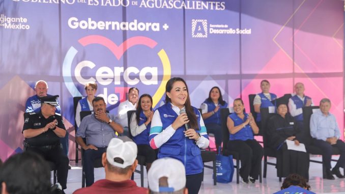 Gobernadora Tere Jiménez acerca apoyos y servicios estatales a familias de Pabellón de Arteaga