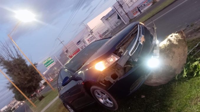 Policía Vial atiende accidente contra objeto fijo en Av. Tecnológico