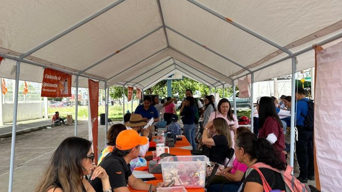 Dany López llevó la Fuerza Naranja al tianguis de La Estrella