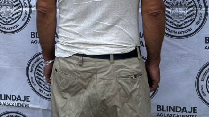 Tras persecución a pie tierra es detenido por la Policía Metropolitana sujeto que contaba con orden de aprehensión por el delito de violencia familiar