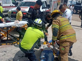 Bomberos Estatales en coordinación con Municipales de Aguascalientes rescatan a dos personas atrapadas bajo los escombros en una obra en construcción