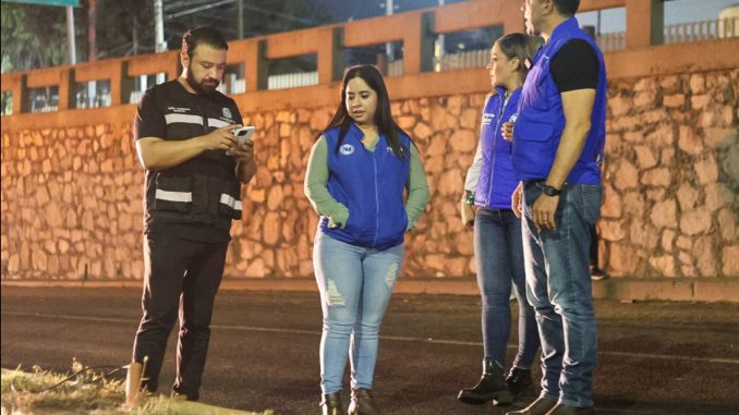 Encabeza Leo Montañez operativo nocturno de limpieza en puente vehicular de primer anillo en las Viñas