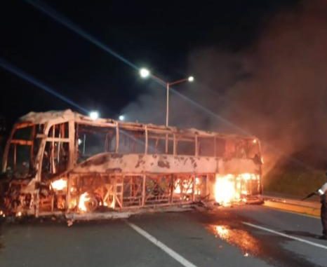 Video: Zacatecas amanece con bloqueos carreteros y quema de vehículos