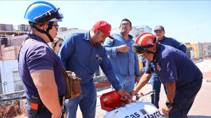 Revisa Protección Civil Municipal tanques estacionarios en el Mercado Terán