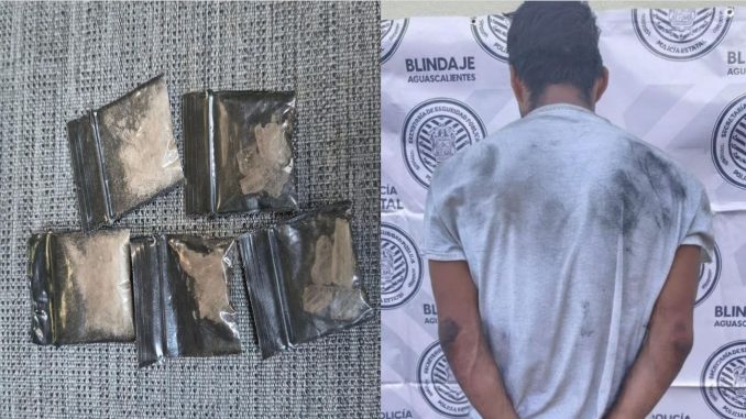 Policías Estatales detienen a un sujeto que tenía en su poder 5 bolsas con sustancia granulada al parecer cristal