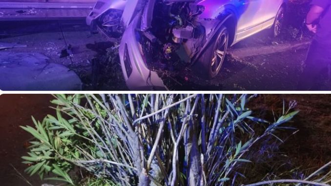 Policía Vial asiste accidente de tránsito entre un vehículo y una estructura metálica en Av. Héroe de Nazozari
