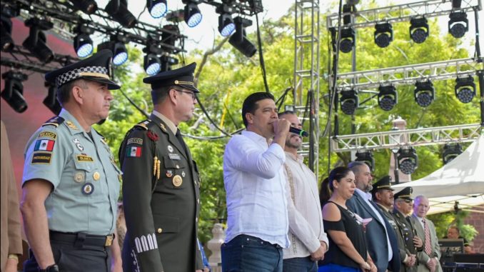 Enaltece Leo Montañez vuelo de la Fuerza Aérea Mexicana por el 450 Aniversario de la Fundación de la Ciudad