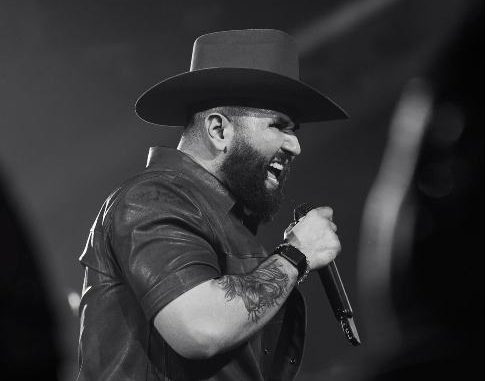Carín León lanzará un álbum de música country tras “pisar fuerte” en EE.UU.