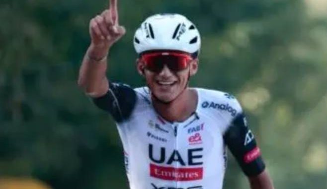 Isaac del Toro se exhibe en el Critérium Internacional de La Nucía contra un carro