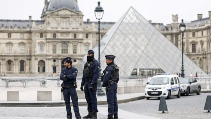 El Louvre transfiere joyas al Banco de Francia tras el atraco, según RTL