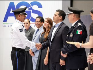 Entrega Leo Montañez estímulos a Policías Municipales