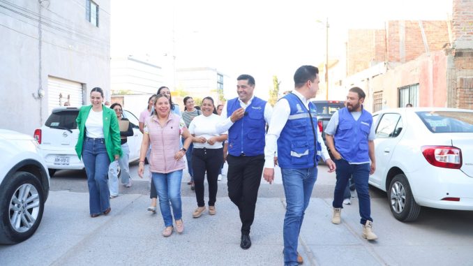 Entrega Leo Montañez rehabilitación con concreto hidráulico de calle Marcos Coronado