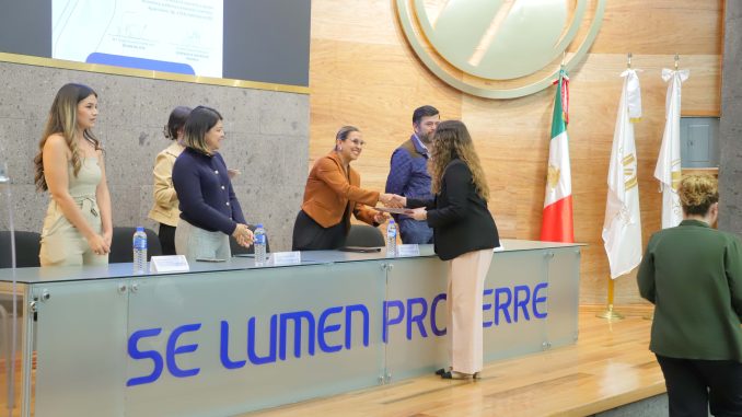 UAA reconoce labor social y académica en el Premio al Mejor Estudiante