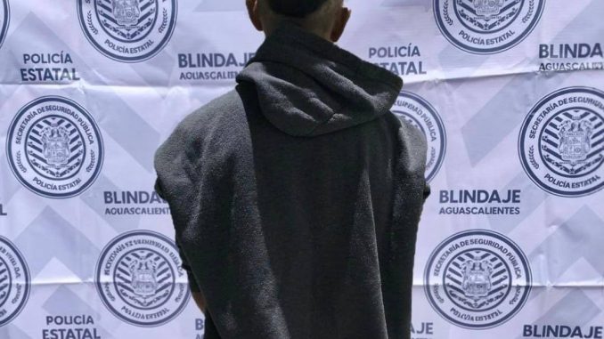 Policías Estatales detienen a sujeto sobre el que pesaba una orden de aprehensión por delitos contra la salud
