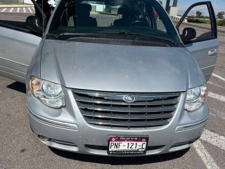 Uniformados de la Policía Estatal detectan vehículo procedente de Michoacán con placas sobre puestas