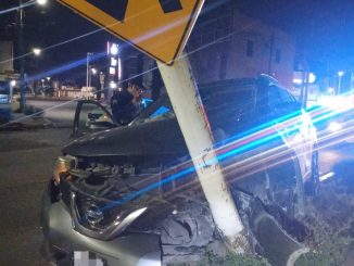 Policía Vial atiende percance de tránsito contra objeto fijo al sur de la ciudad